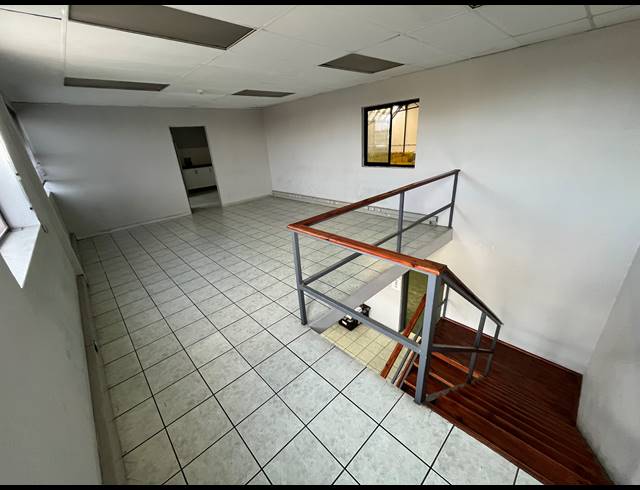 1,040M² WAREHOUSE TO LET IN KILLARNEY GARDENS